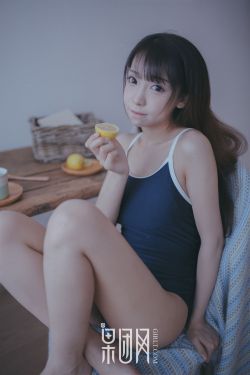 美女大胸挤奶